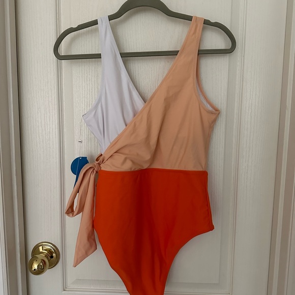 NWT Cupshe Woman’s Swimsuit One Piece, Sz L, Orange/Beige/White - Picture 4 of 13